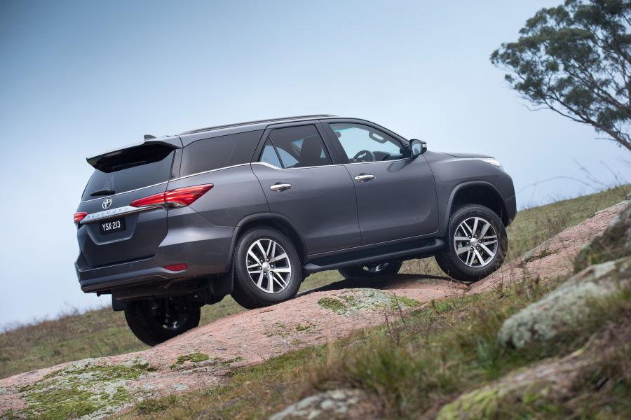  Toyota Fortuner Crusade (AN160) 2015 года  (AU) (фото 9 из 37)